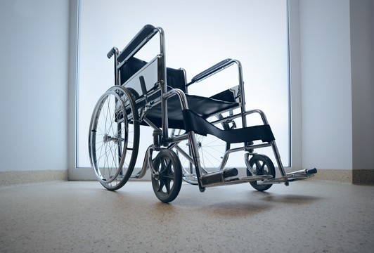 pusty wózek inwalidzki